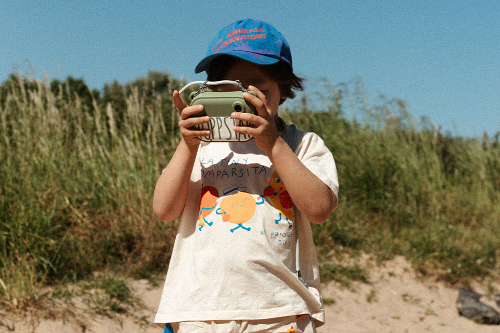 Hoppstar Artist Polaroid Camera, bag and paper bundle perfect gift for toddlers and preschoolers