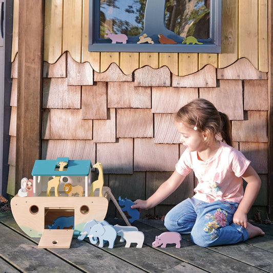 Noah's Ark Wooden Toy Set with 20 Animals | Tender Leaf Toys | Mucky Wolf