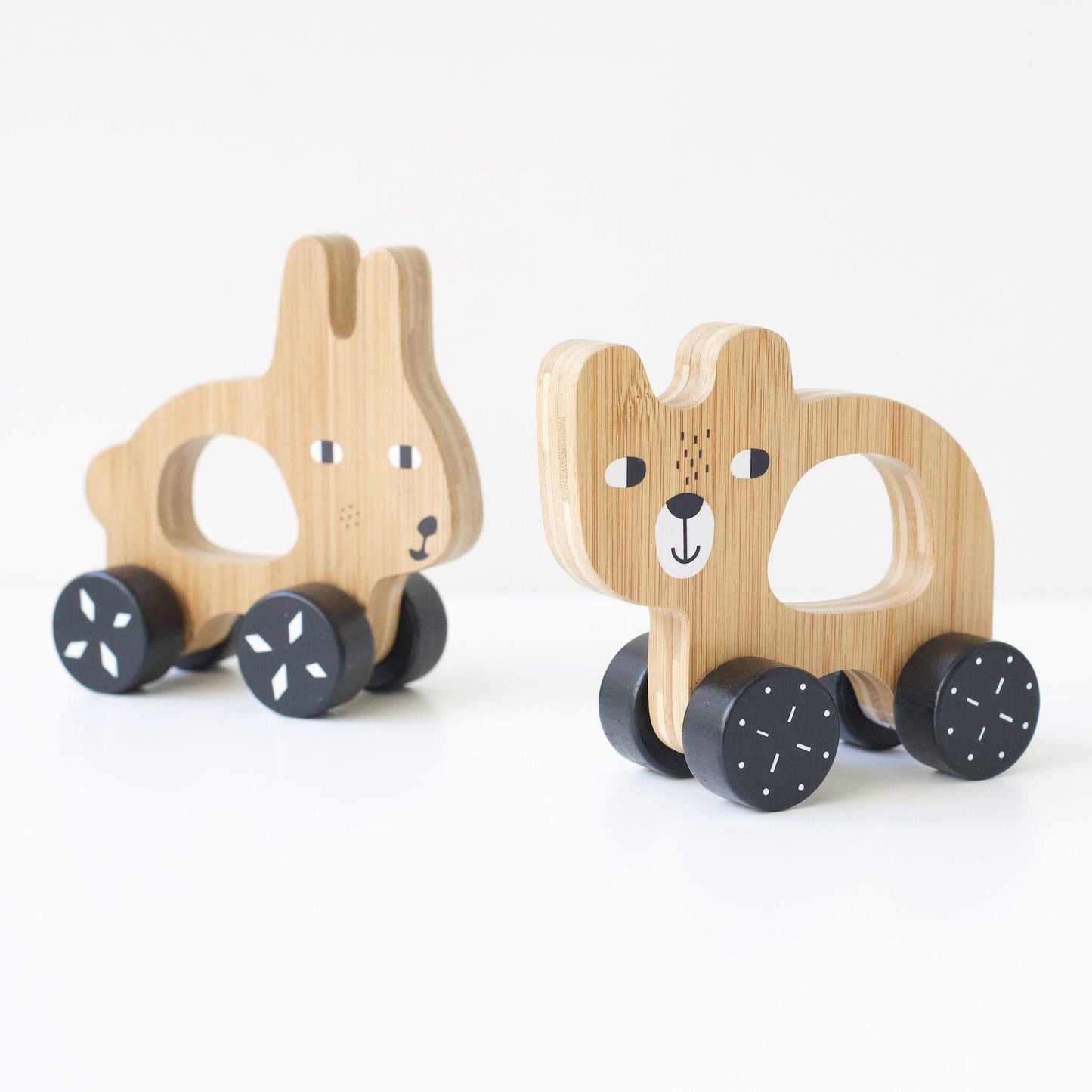 Push bear wooden toy for babies and toddlers