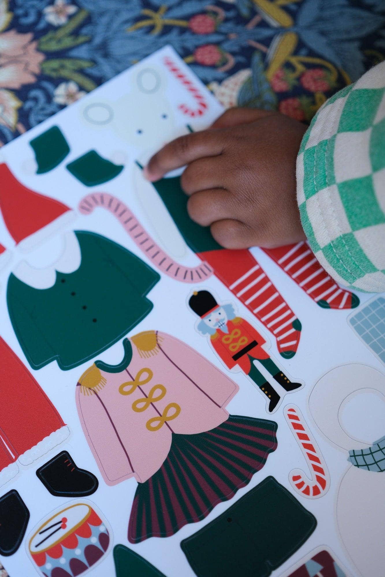 Magnetic Dress-Up Set – Christmas Edition