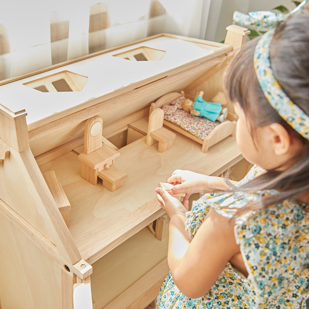 Wooden Victorian Dolls House 3-Storey | PlanToys | Mucky Wolf
