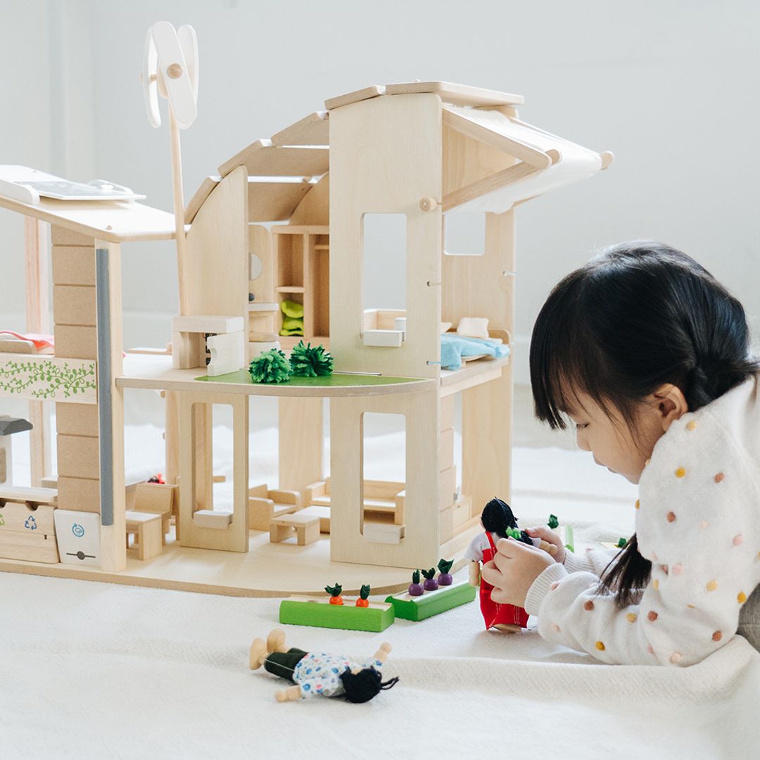  Wooden Eco Dollhouse with Furniture | PlanToys – Mucky Wolf