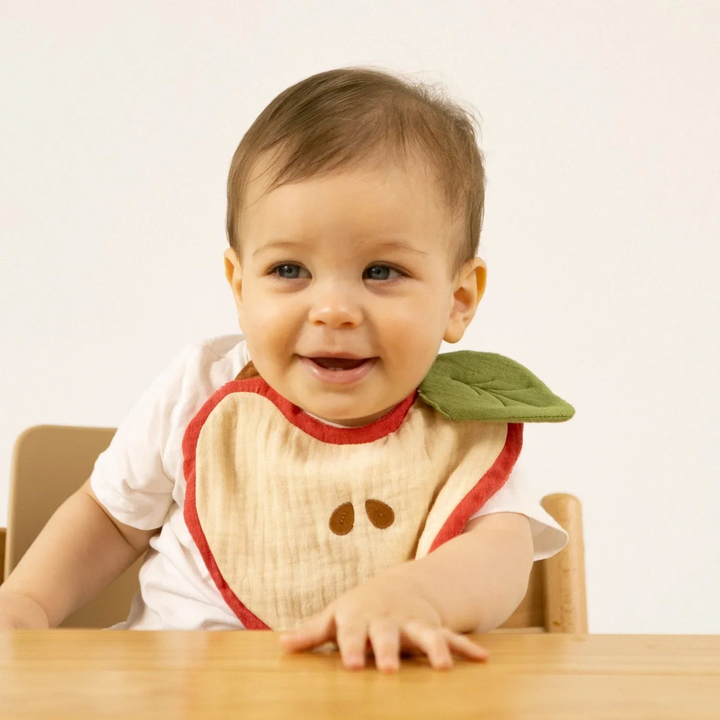 Apple Feeding Baby Bib - Organic
