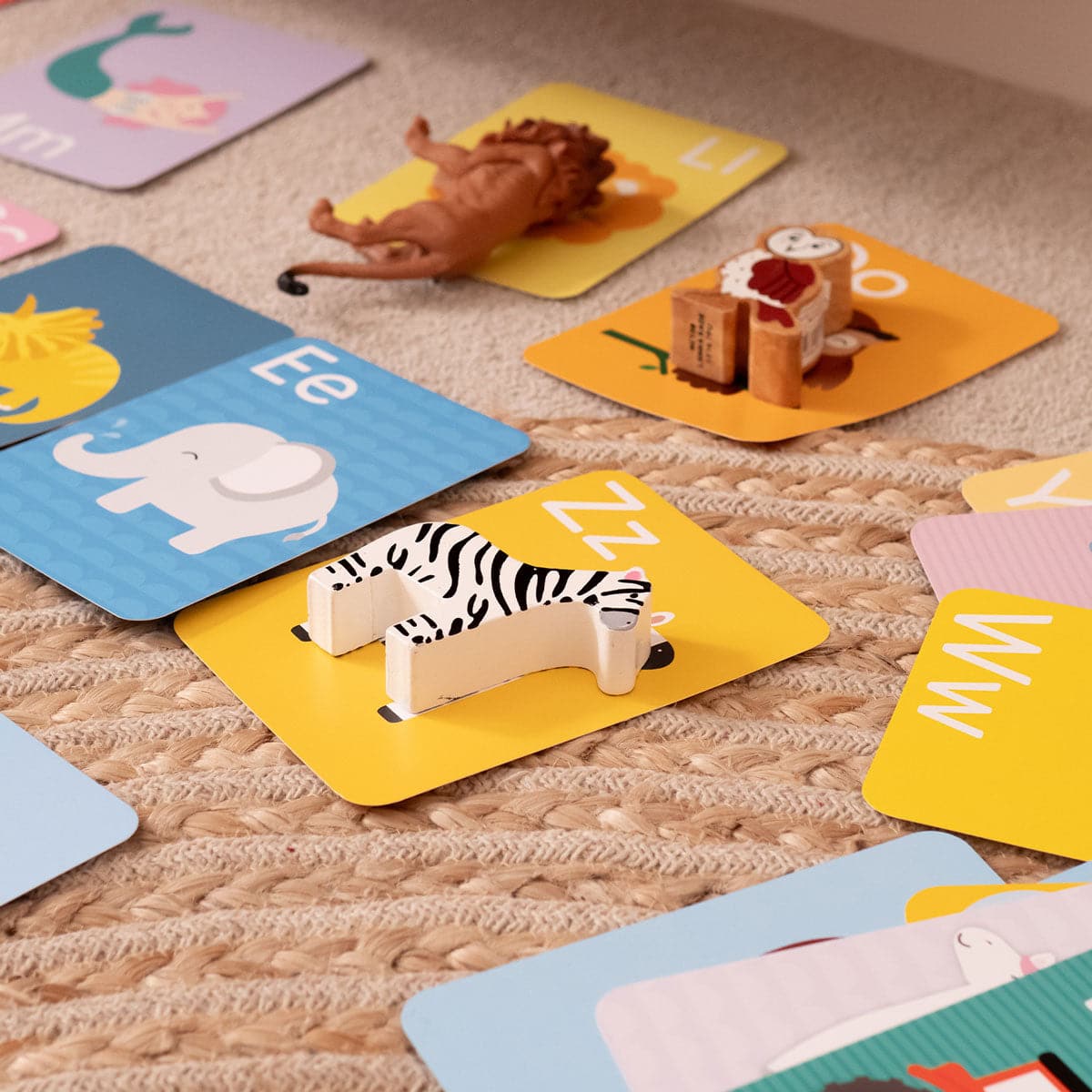 Alphabet Flash Cards A to Z for Kids | Mucky Wolf
