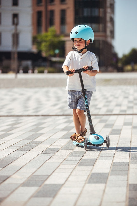Scoot & Ride Highwaykick 3 LED in colour Blueberry
