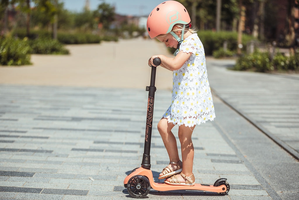 Scoot & Ride Highwaykick 3 LED in colour Peach