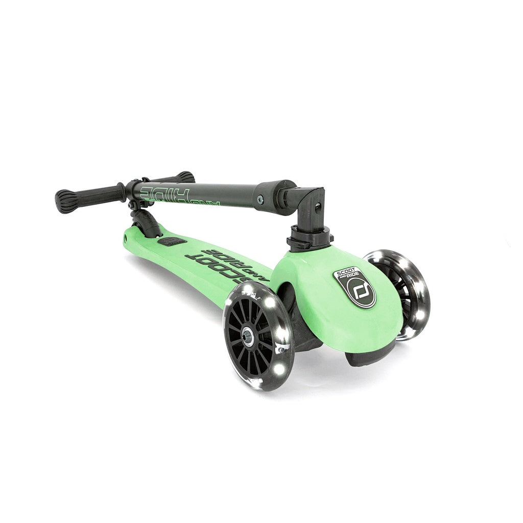 Scoot & Ride Highwaykick 3 LED in colour Kiwi
