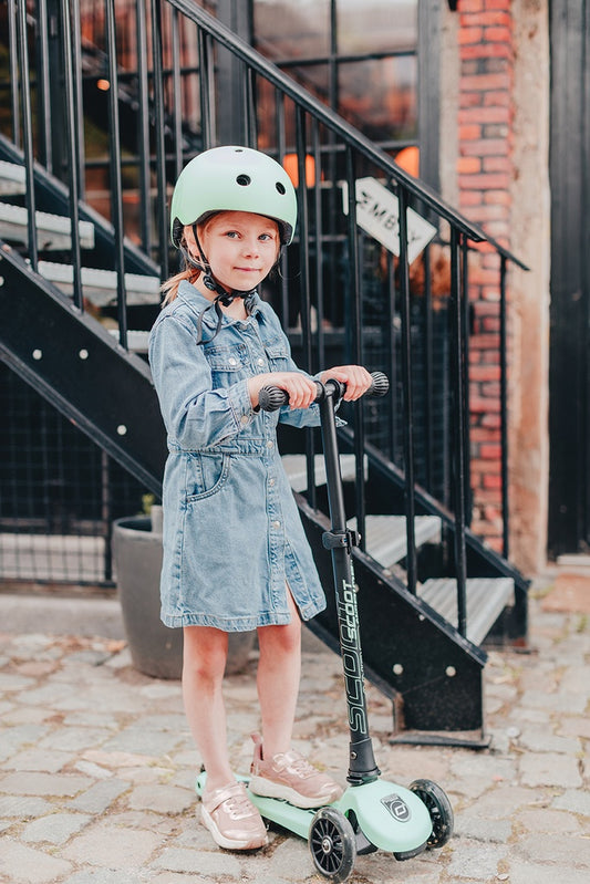 Scoot & Ride Highwaykick 3 LED in colour Kiwi