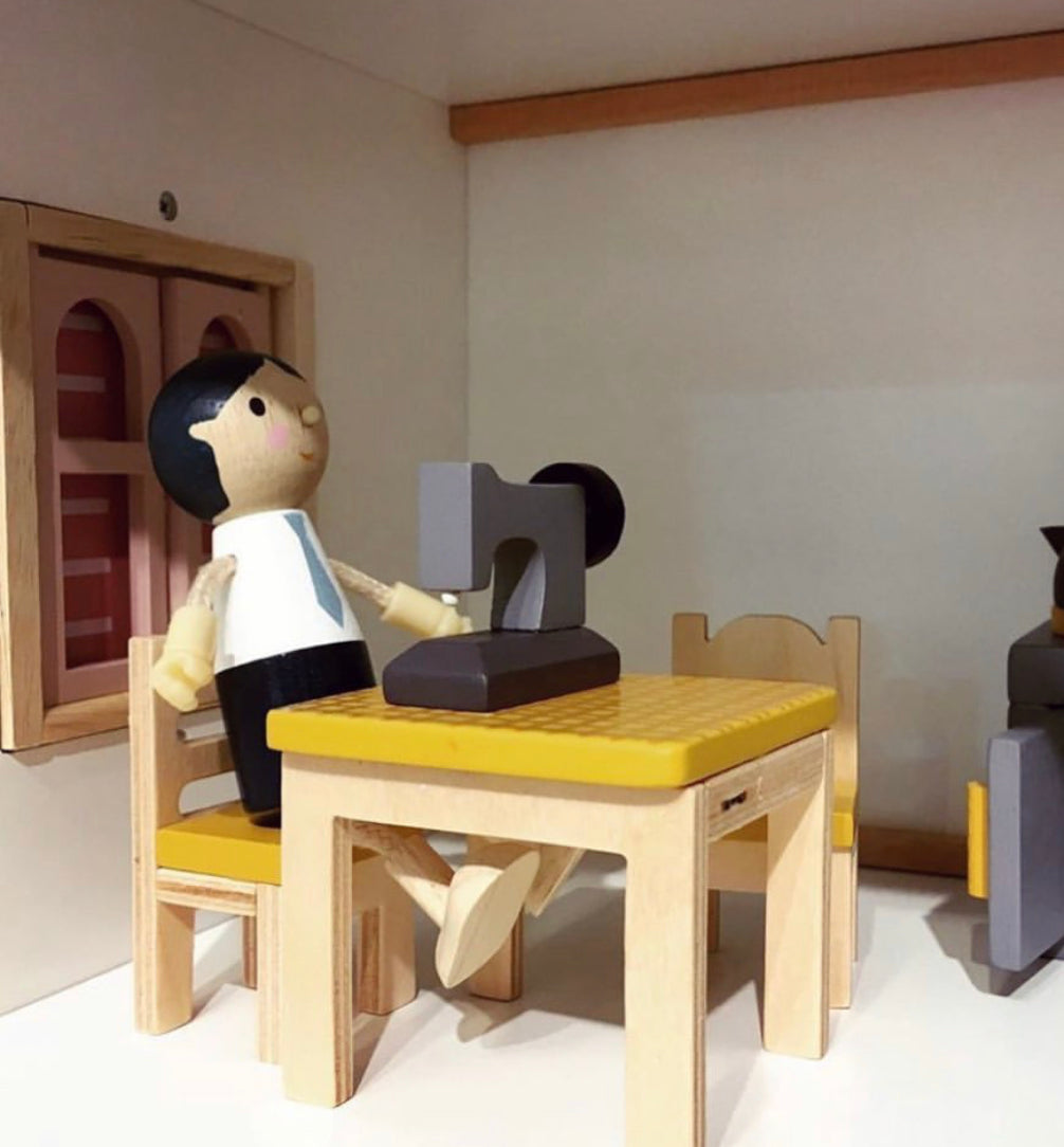 Tender Leaf Doll's House Family Set