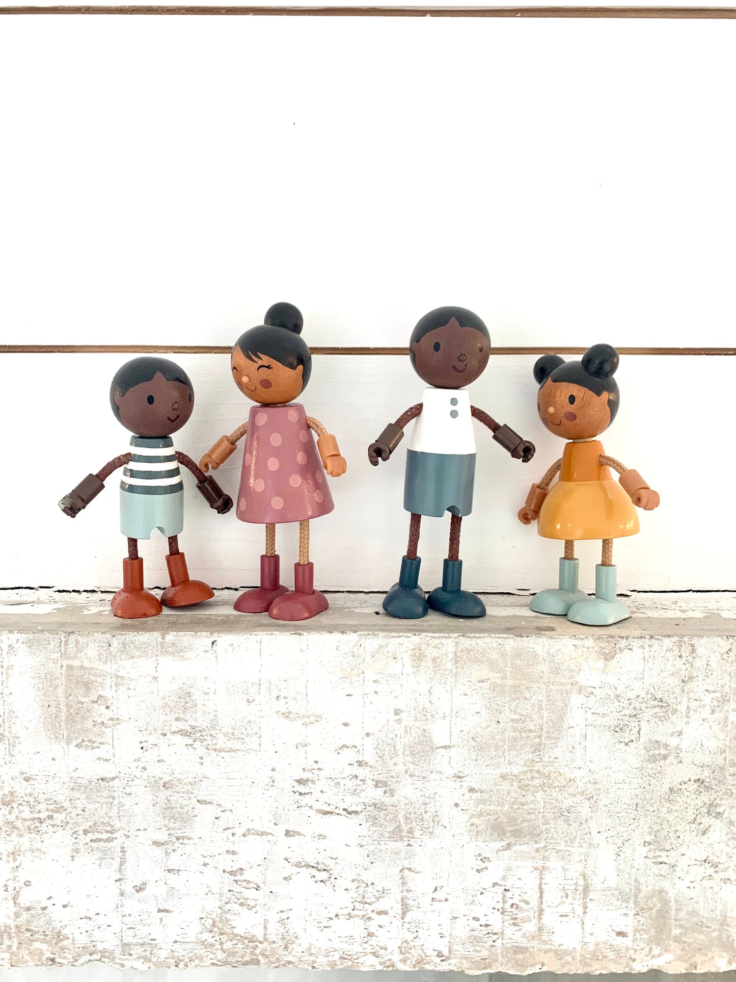 Hummingbird Doll's House Family Set