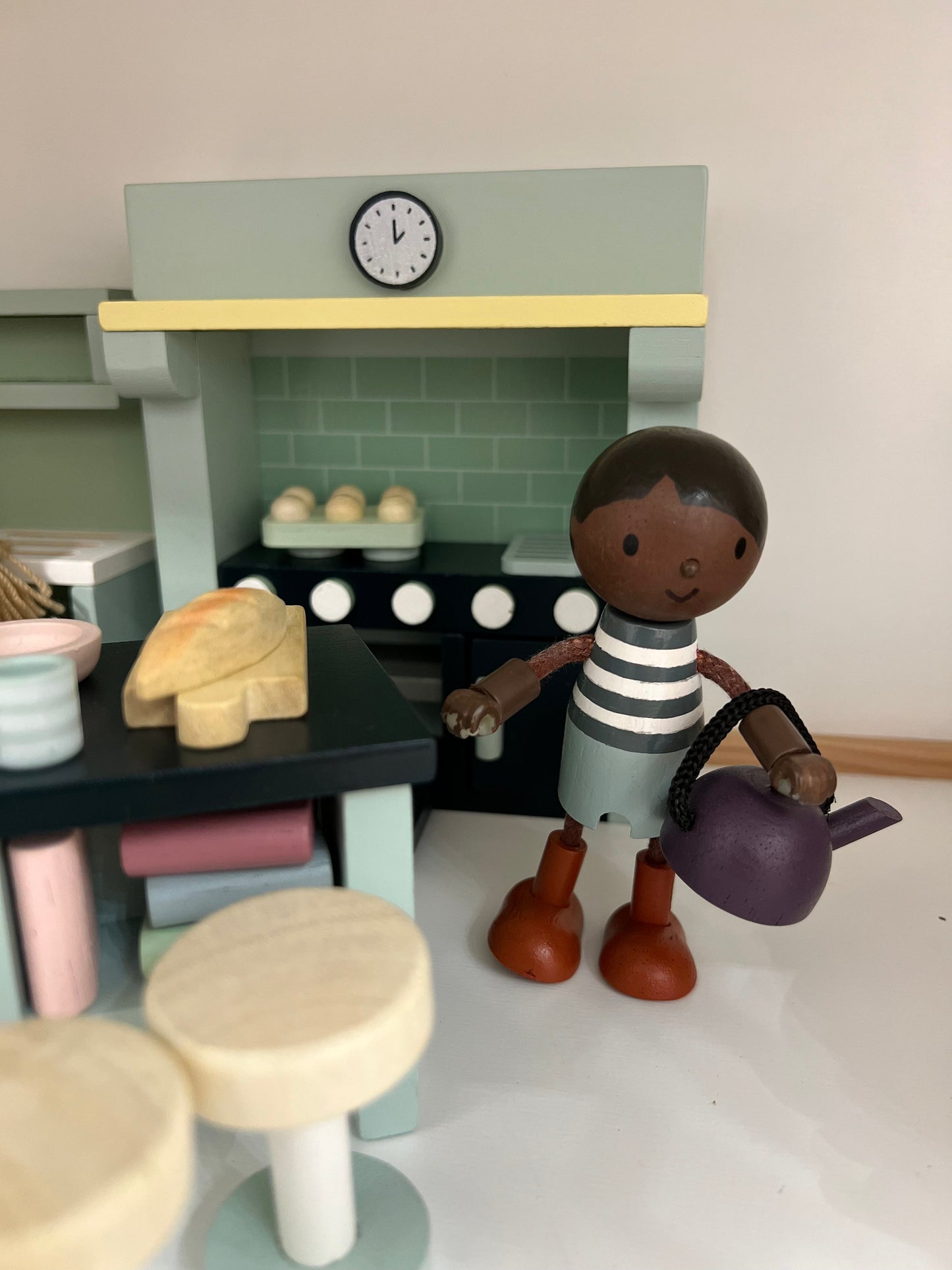 Hummingbird Doll's House Family Set