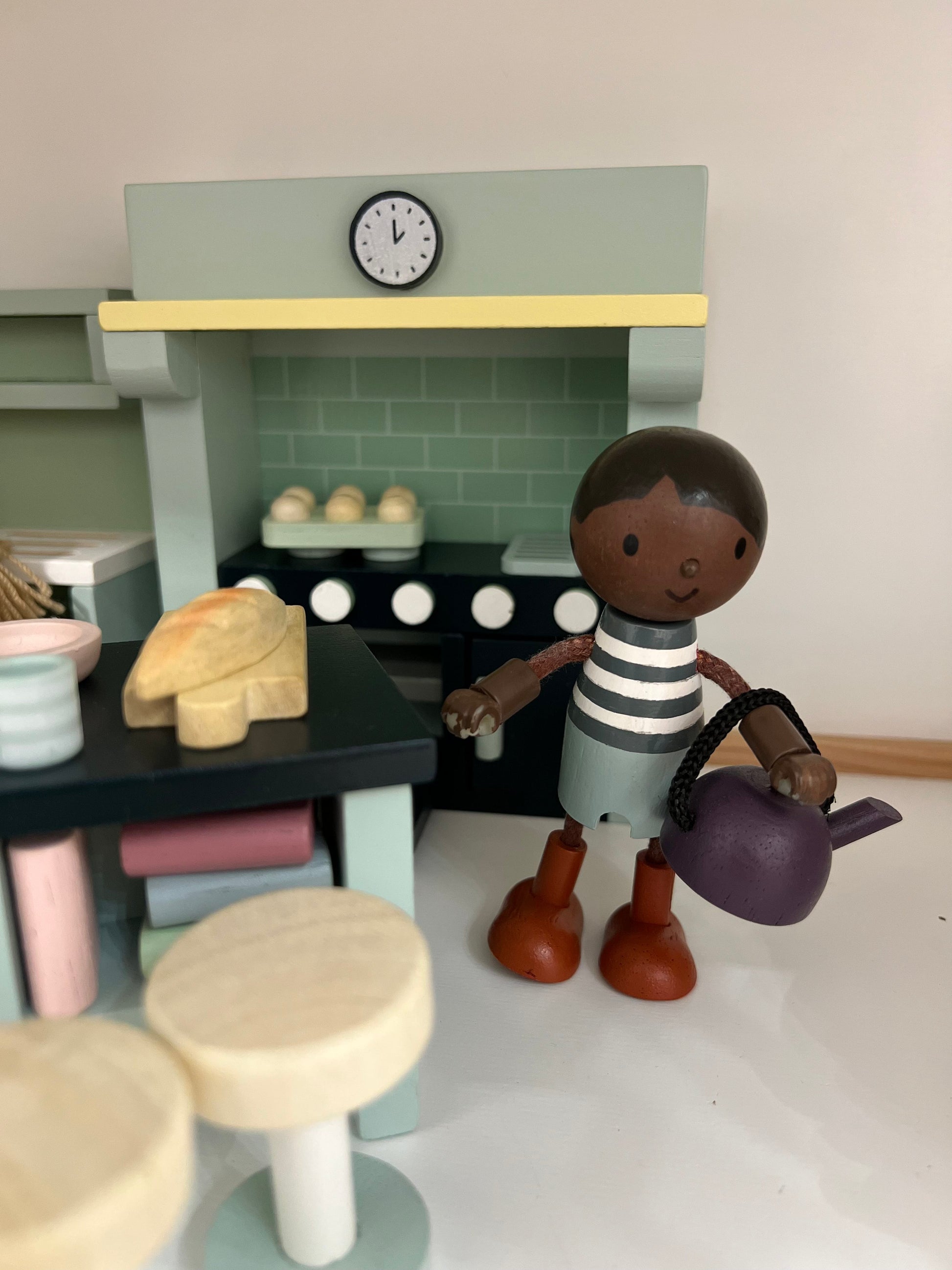 Hummingbird Doll's House Family Set