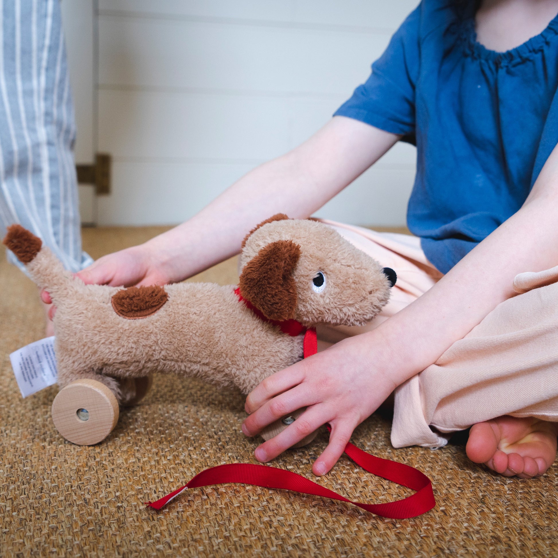  Dudley Pull Along Dog | ThreadBear | Mucky Wolf