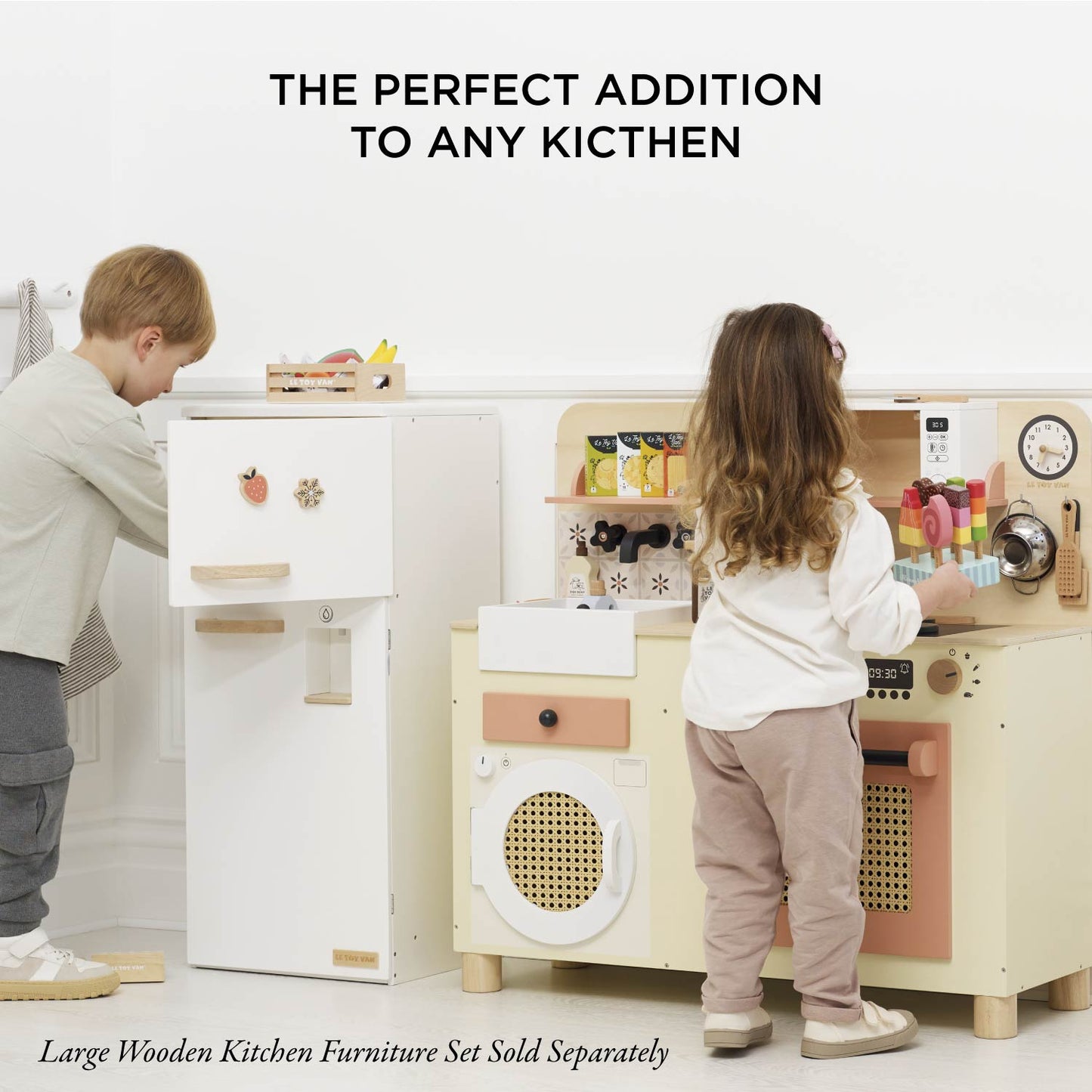 Kitchen Freestanding Fridge Freezer - Wooden Play Kitchen Toy | Le Toy Van