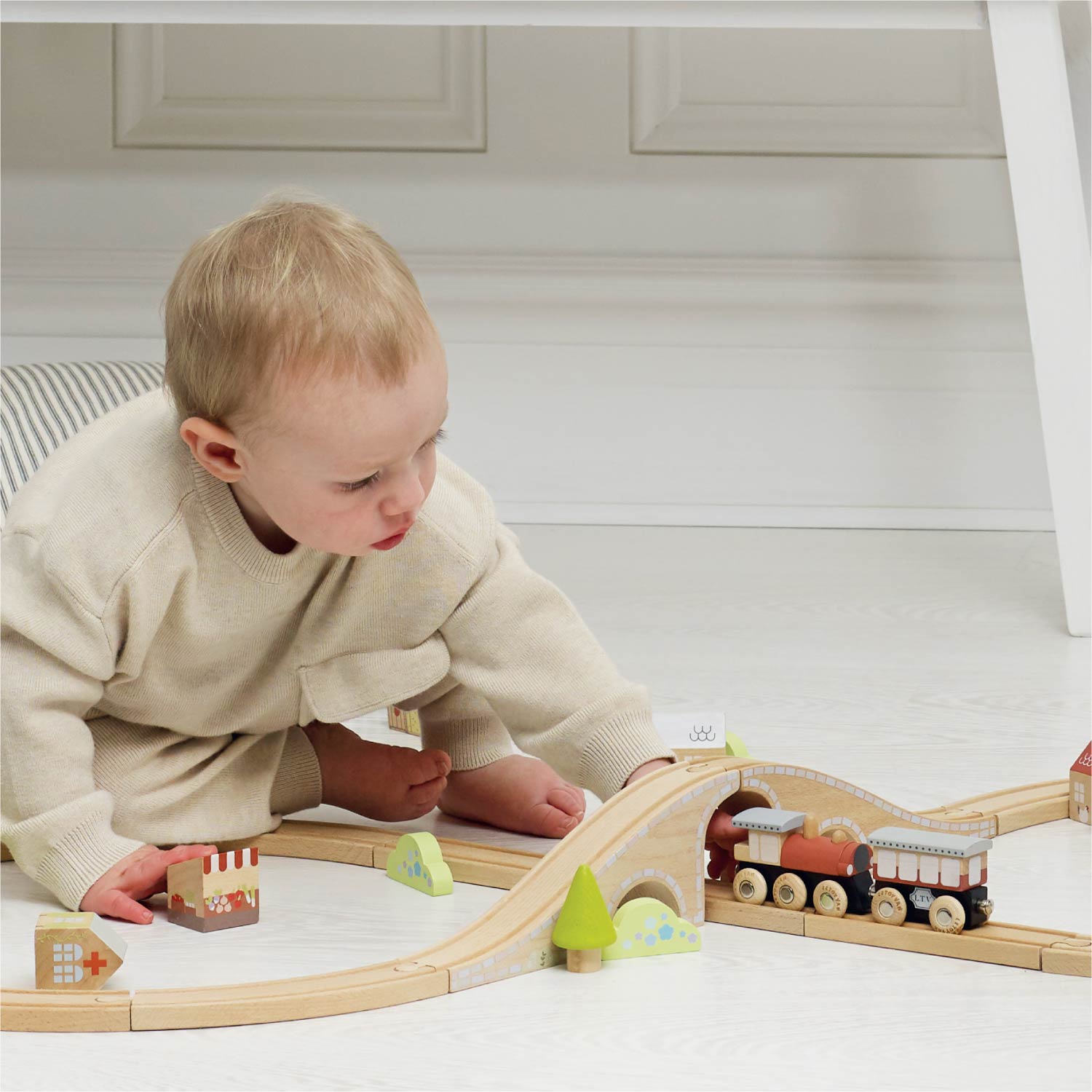 Figure of 8 Train Set - Premium Wooden Railway | Le Toy Van