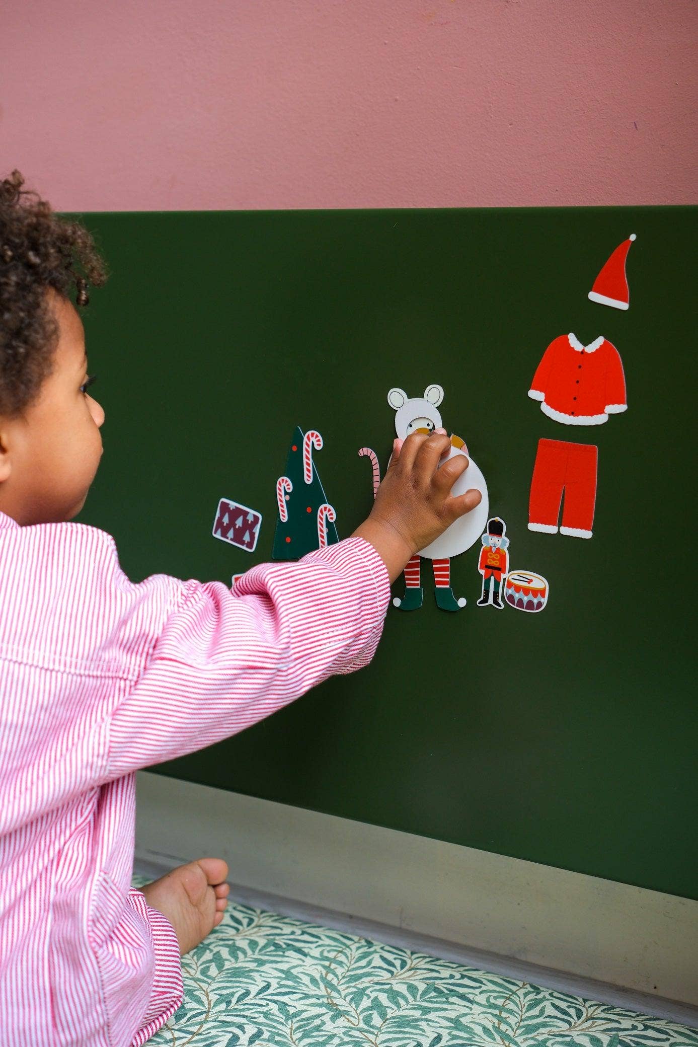 Magnetic Dress-Up Set – Christmas Edition