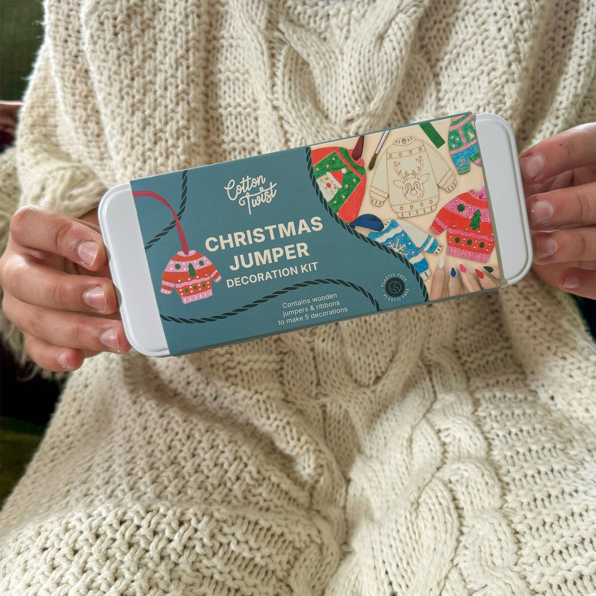 A simple, creative activity that results in charming, personalised decorations – perfect for festive fun without the plastic.