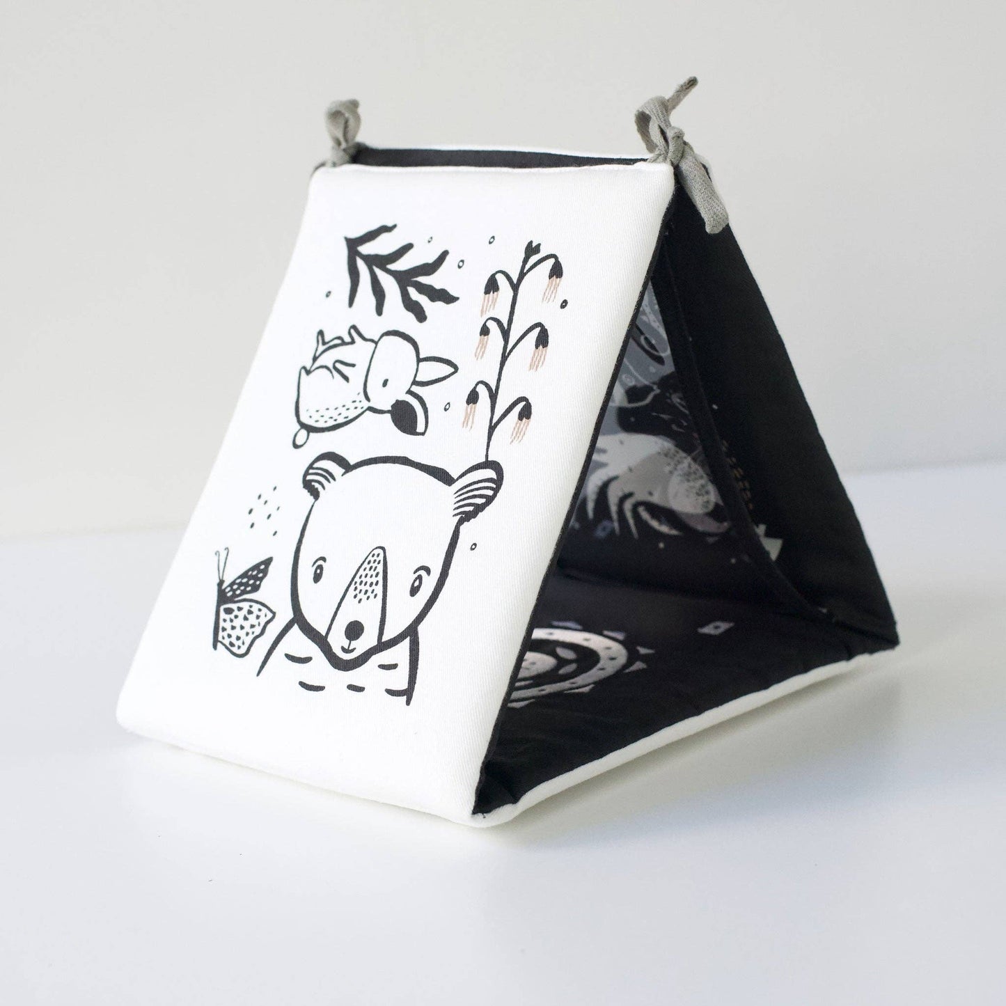 Wee Gallery Baby Tummy Time Gallery Gift Set: Black and White