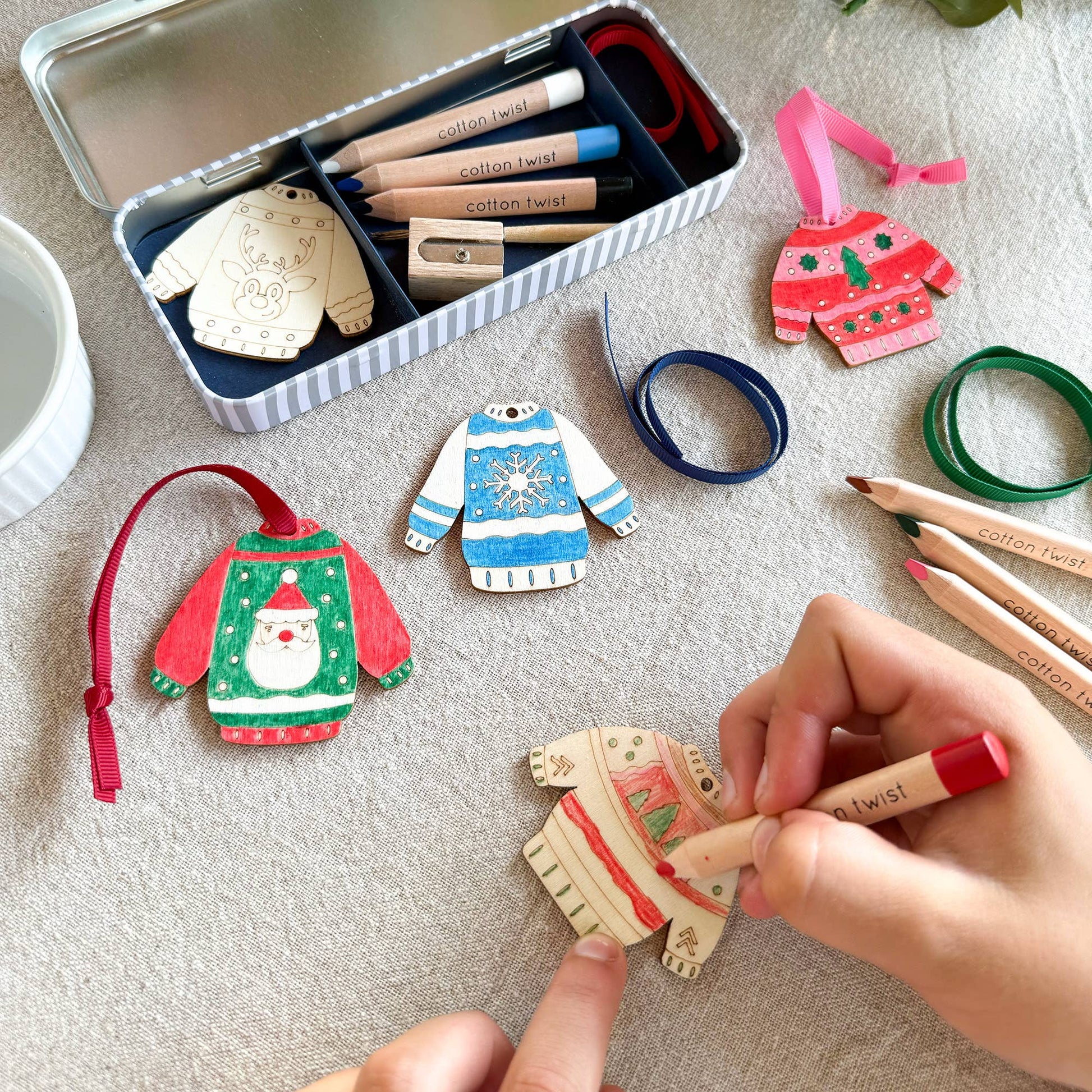 A simple, creative activity that results in charming, personalised decorations – perfect for festive fun without the plastic.