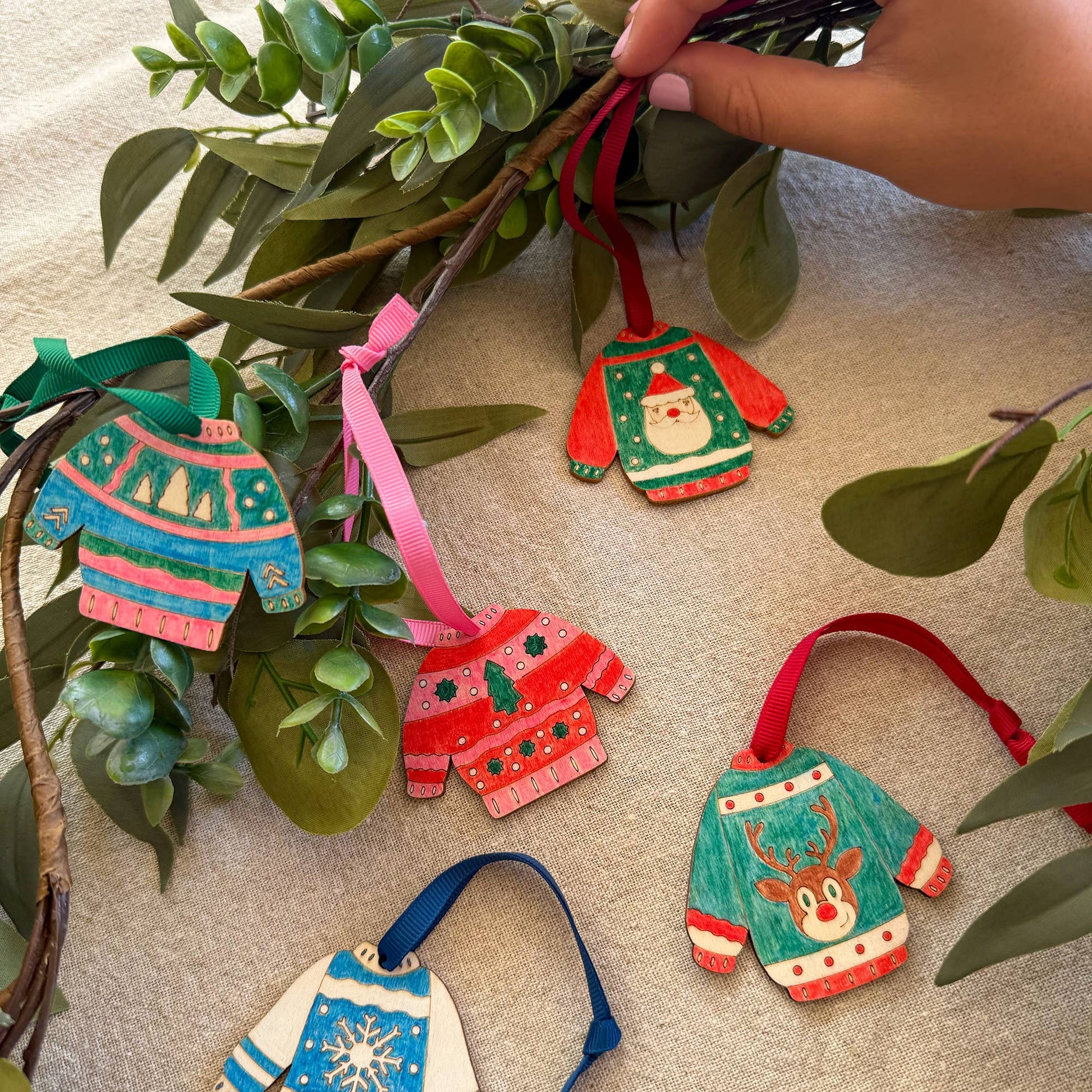 A simple, creative activity that results in charming, personalised decorations – perfect for festive fun without the plastic.