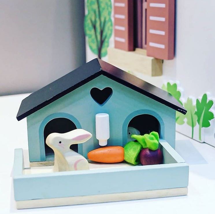 Wooden Rabbit & Guinea Pig Hutch Toy | Dolls House Pet Set | Tender Leaf Toys