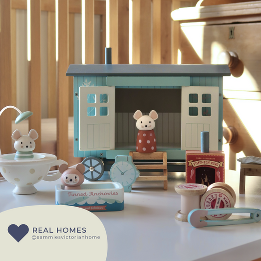 Tender Leaf Toys Secret Meadow Shepherd's Hut