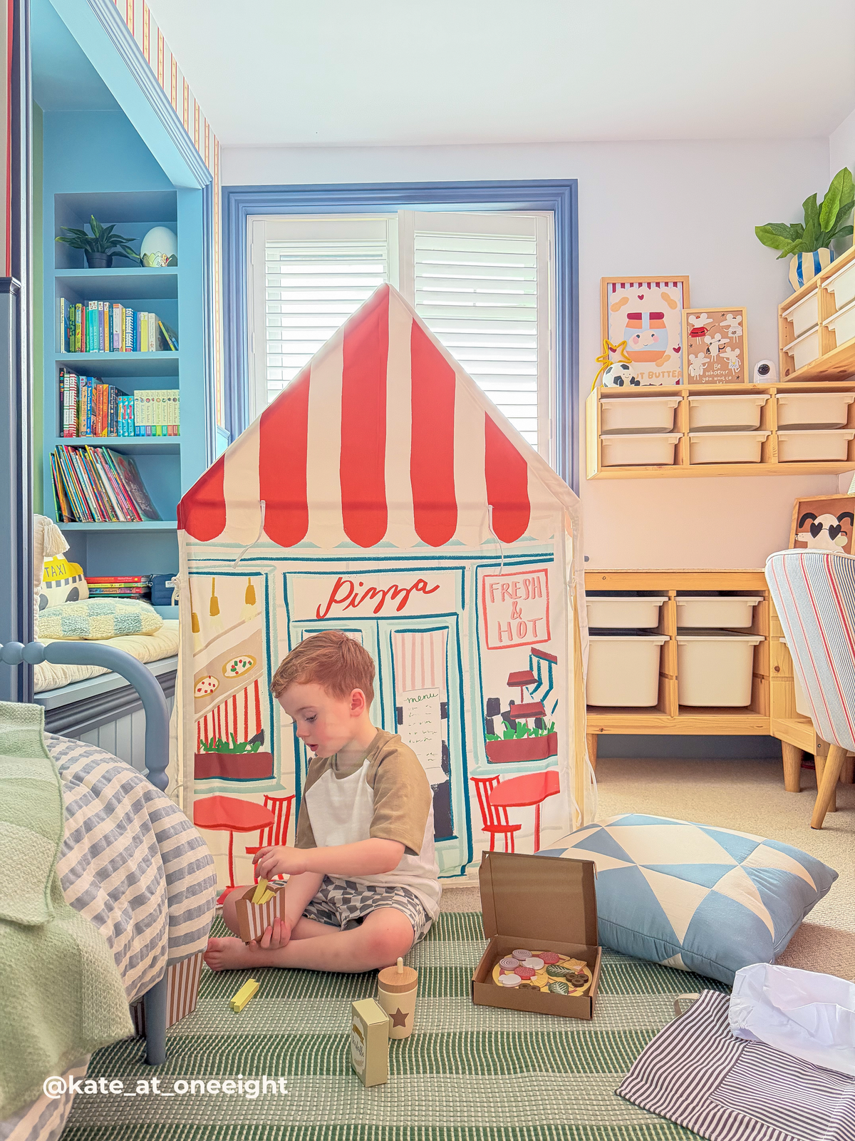 Flippi Pizza Restaurant Play Tent (Includes Flippi Frame & Tent Cover)